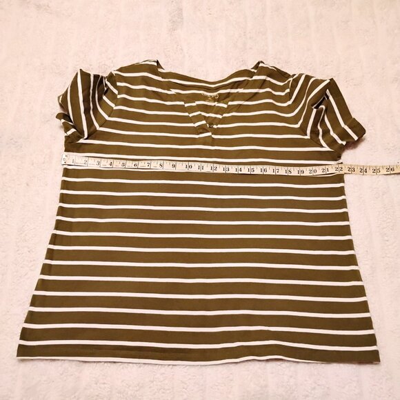 Coral Bay XL olive green striped boxy v-beck t-shirt - Picture 4 of 5